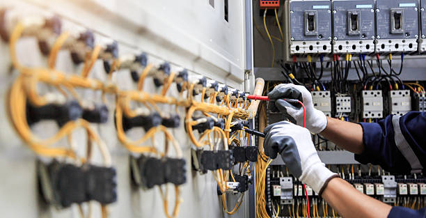 Professional Outlet Repair technician working in Moultrie County County, IL